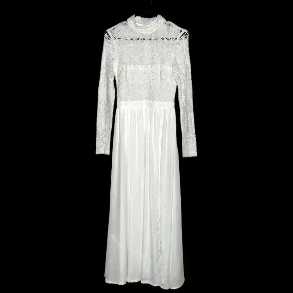 Lulus white gown / wedding dress size XS